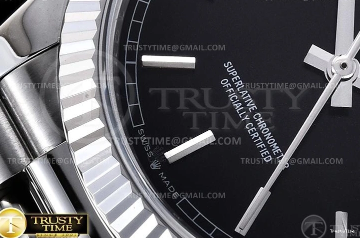 0820 Versatile RDD0220H – DayDate 36mm 701